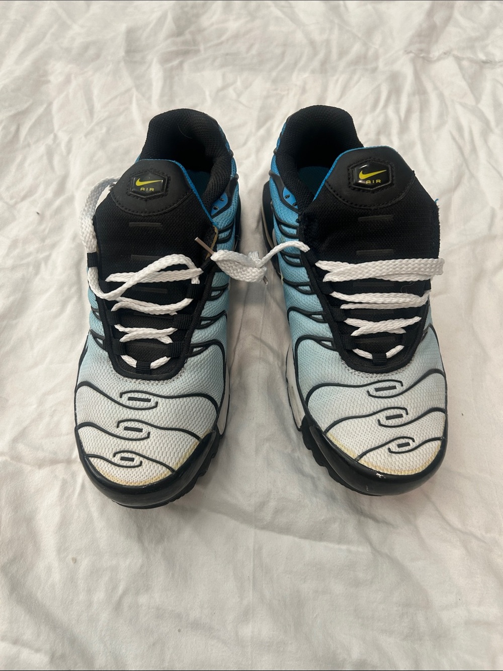 Nike Men’s Light Blue and Black Mesh Sneakers